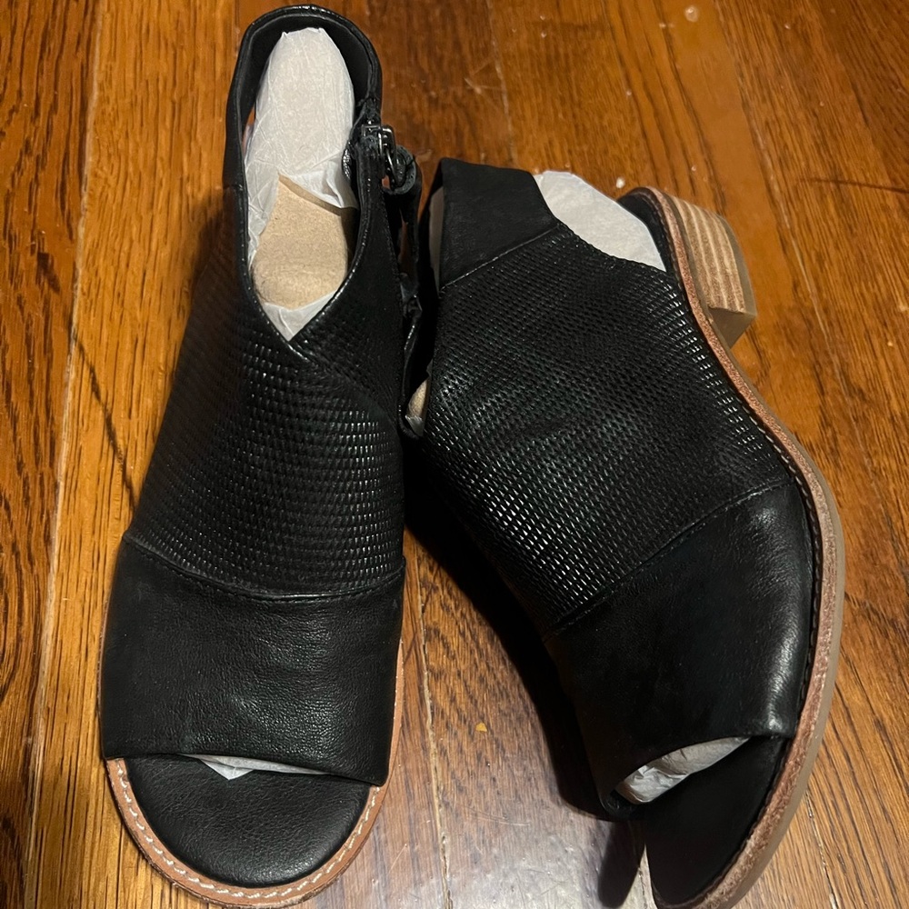 Sofft Black Textured Peep-Toe Mules - Picture 2 of 6